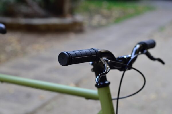 BICICLETA URBANA RTH UNO OLIVA - Imagen 6
